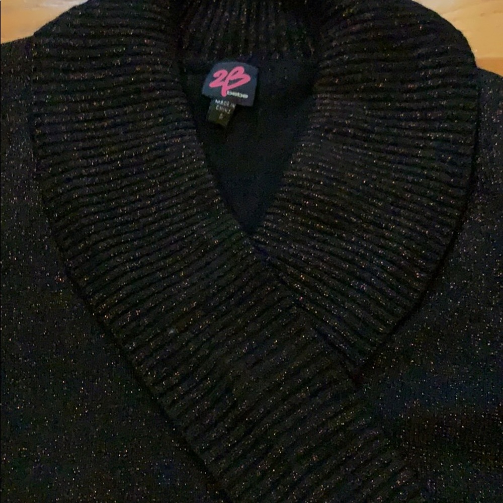 Sweater. - Picture 4 of 4